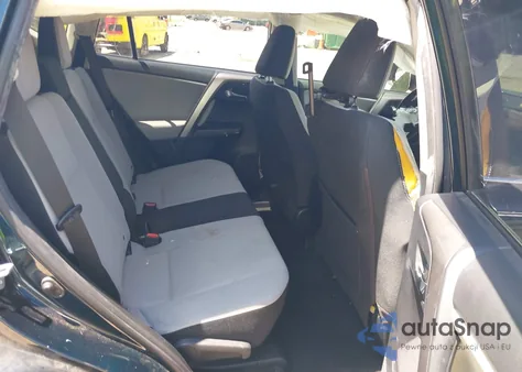 2018 Toyota Rav4 Xle z USA, uszkodzony, nr VIN JTMWFREV9JD128751